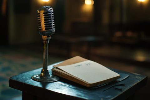 Microphone and notebook for speaking