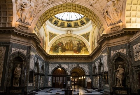 9,May,2017,London,Uk.,Inside,The,Old,Bailey,Entrance,